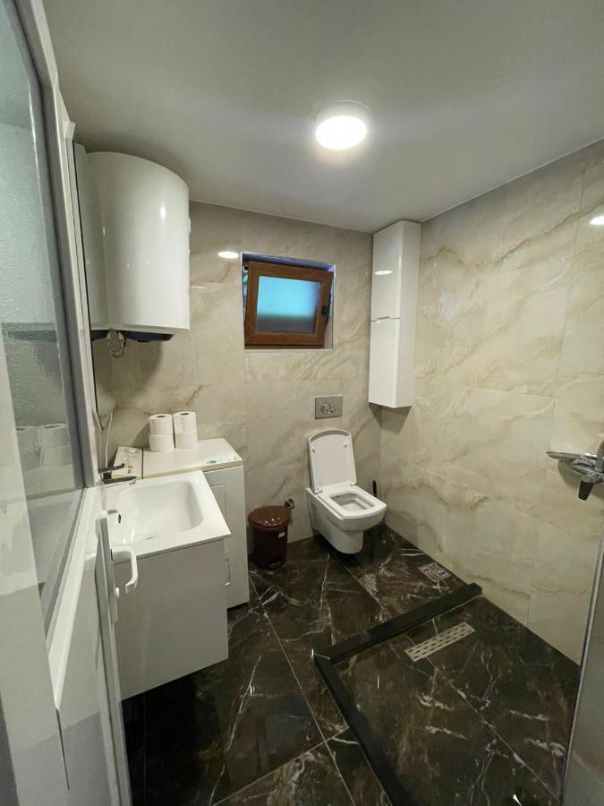 Hostel Rilindja 瓦勒博内 外观 照片