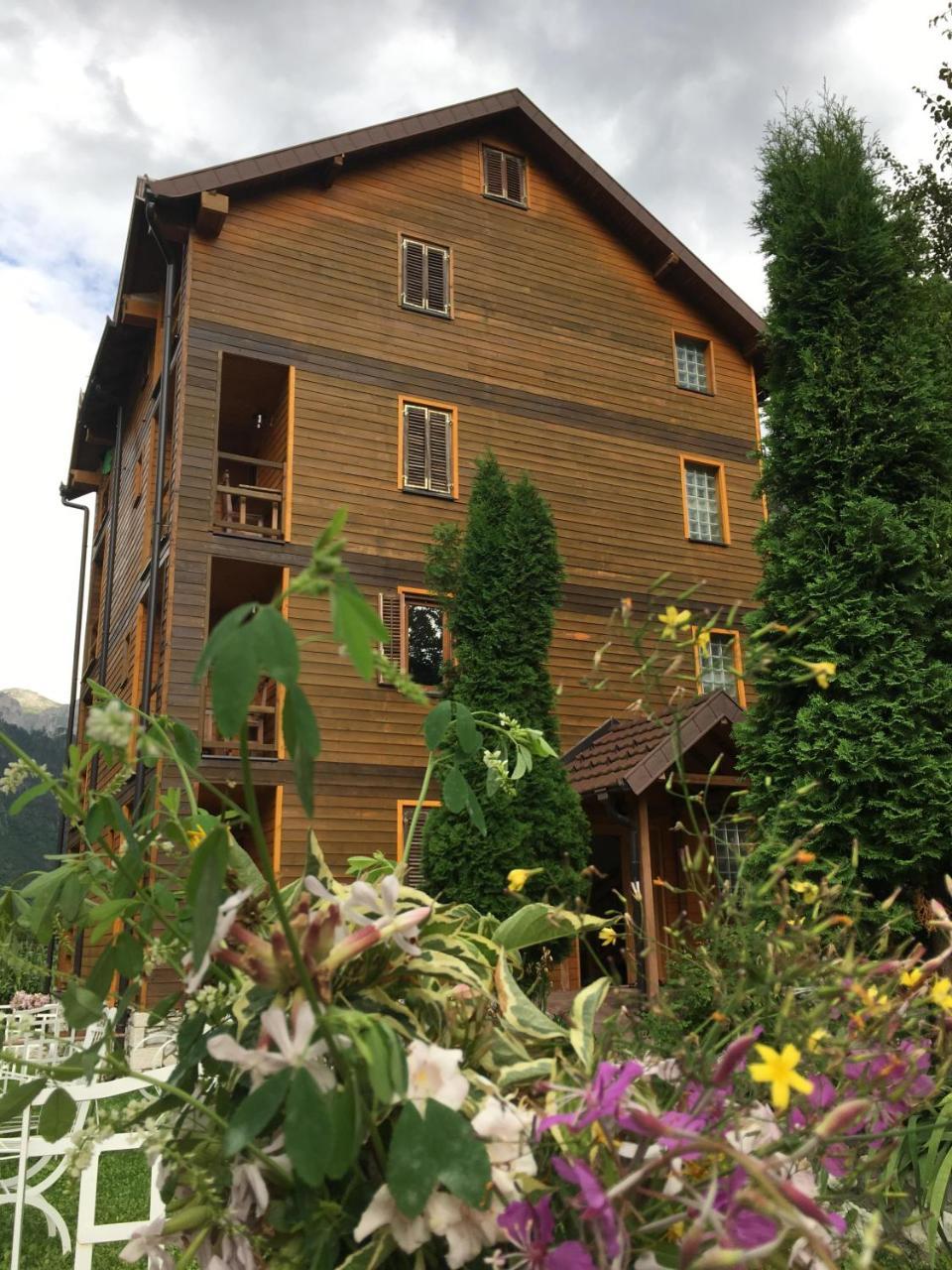 Hostel Rilindja 瓦勒博内 外观 照片