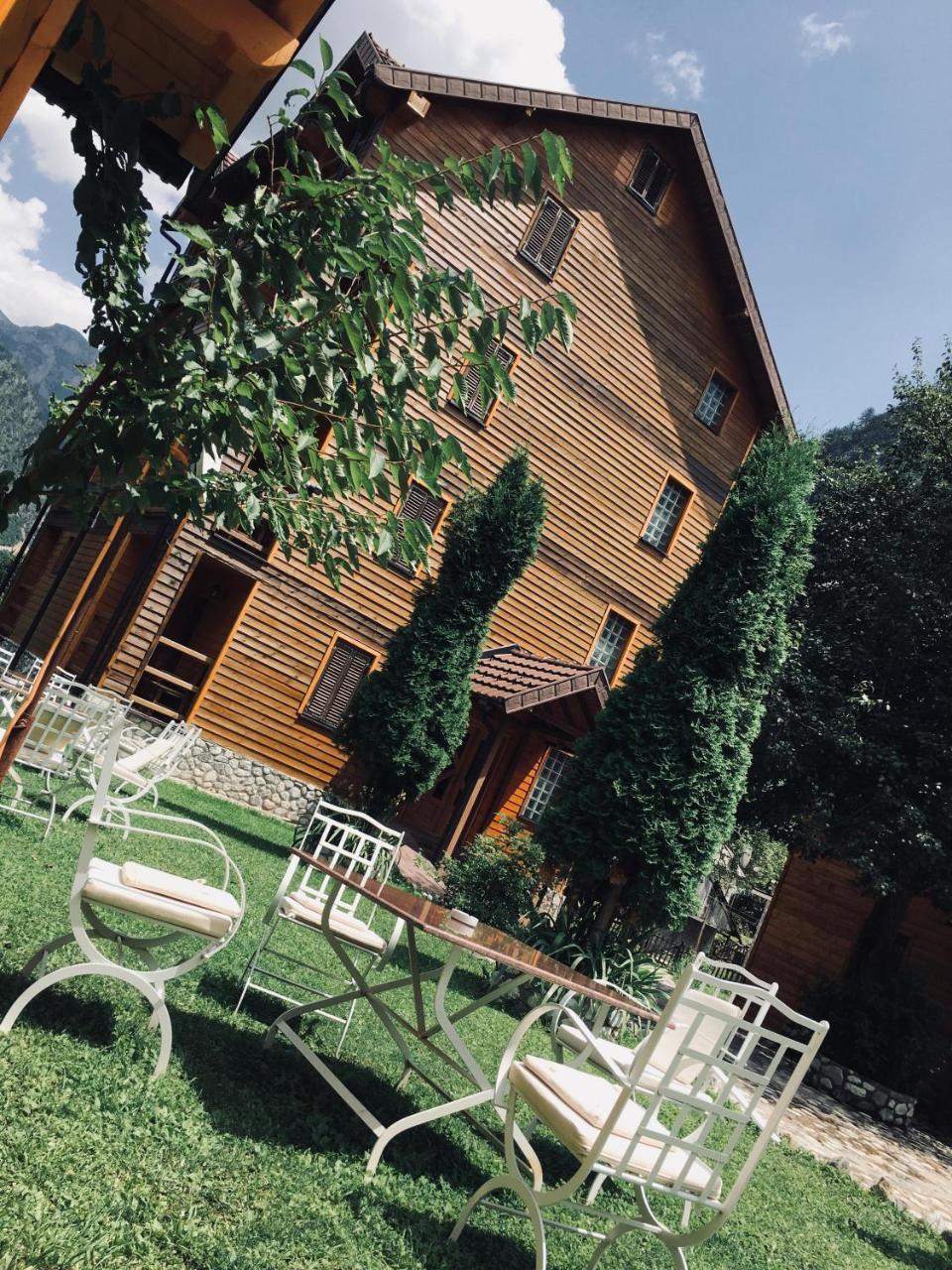 Hostel Rilindja 瓦勒博内 外观 照片