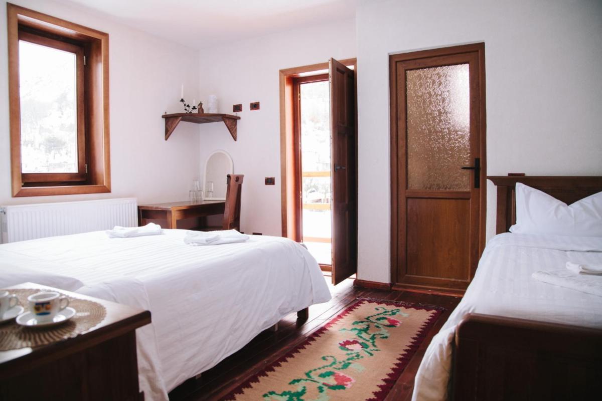 Hostel Rilindja 瓦勒博内 外观 照片